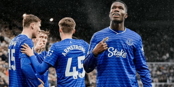 一场2-3，上演极限绝杀，英超土豪倒下，7亿豪阵也没用