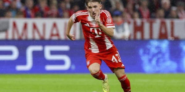 17岁边锋崭露头角：创造欧冠与德甲多项纪录，孔帕尼的支持功不可没