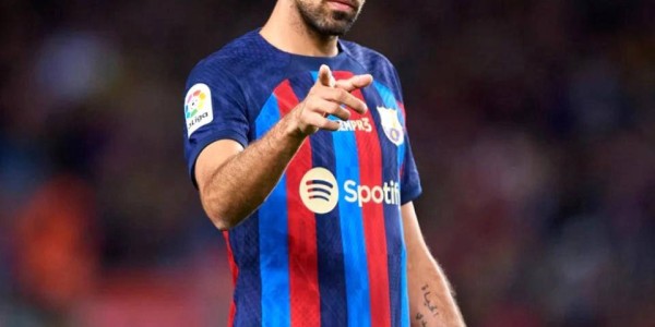 布斯克茨宣布退役，足坛再无“影帝”！梅西感慨失去得力搭档