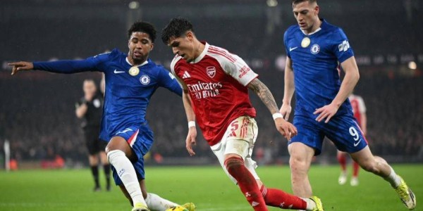 足坛一夜动态：AC米兰22轮不败，阿森纳双杀切尔西，巴萨冲4冠王