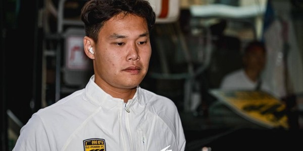 从西甲留洋少年到中乙起伏：前申花主力门将陈钊职业轨迹的深度剖析